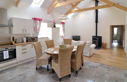 Cardigan Cottage | Y FELIN, pet friendly, with hot tub in Cardigan