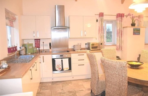 Cardigan Cottage | Y FELIN, pet friendly, with hot tub in Cardigan
