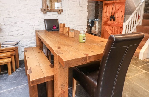 Moylegrove Cottage | Y FELIN, pet friendly, character holiday cottage in St Dogmaels
