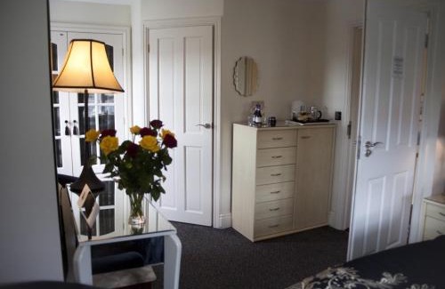 Dinas Cross Bed & Breakfast | Y Garth Luxury Bed and Breakfast