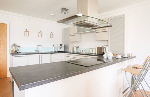 Edern Cottage | Y GYFRINACH, pet friendly, country holiday cottage in Morfa Nefyn