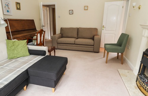 Lixwm Cottage | Y PINWYDD ANNEX, character holiday cottage, with a garden in Holywell