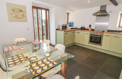Criccieth Cottage | Y STABAL, pet friendly, character holiday cottage in Criccieth