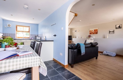 Llanfaelog House | Y Stabl: 2‑Bed Cottage Sleeping 5 in Llanfaelog | Managed by Anglesey Holiday Lettings