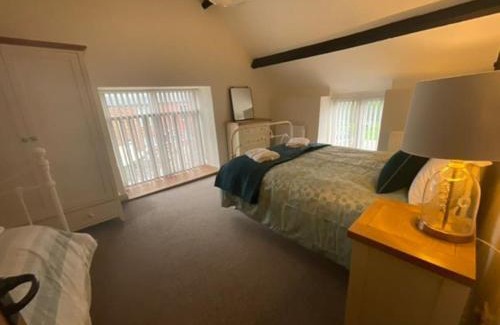 Denbigh House | Y Stabl 94a