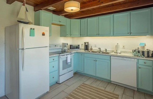 Panacea House | Y Worry! Old Florida Waterfront! Beach, bike trails, boat ramp, fish, & fire pit