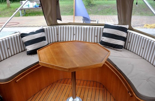 Oberhavel Boat Rental | Yacht Antaris Cruiser MK 825 for 2 + 1 people.