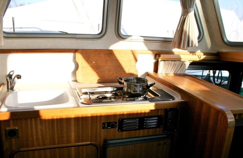 Oberhavel Boat Rental | Yacht Linssen DS 260 OC for 2 + 1 people.