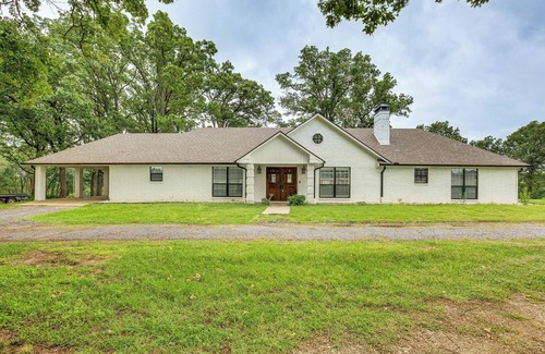 Yantis House | Yantis Retreat on 10 Acres: Steps to Lake Fork!