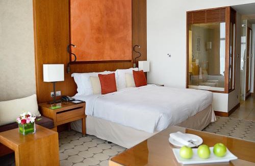 Abu Dhabi Resort | Yas Plaza Marina by IHG