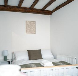 Sittingbourne Apartment | Ye Old Shop Milton by Sheppey Stays
