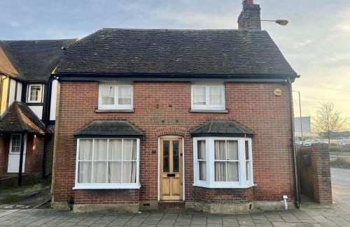 Crawley City Centre House | Ye Olde Cottage