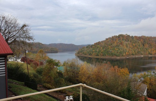 Sparta Cabin | Year Round Center Hill Lake View