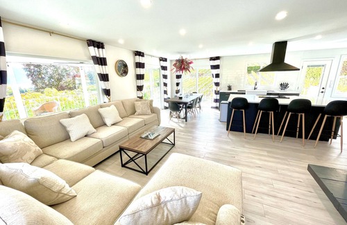 Central Okanagan House | Year-Round Heated Pool, Hot Tub, Private Vineyard, Lake Views