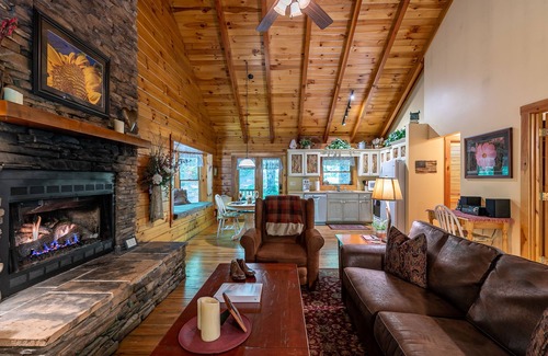 Banner Elk Cabin | Yearling - Cozy Log Cabin with Hot Tub between Valle Crucis and Banner Elk