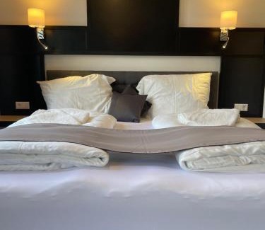 Guenzburg Hotel | Yebs Hotel
