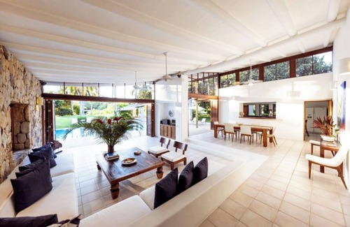 Anapoima House | Yeguas V43 by Wynwood House