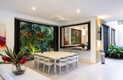 Anapoima House | Yeguas Z77 by Wynwood House