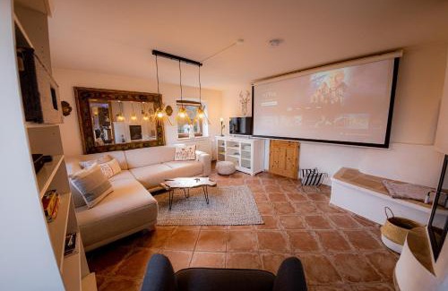 Aufham Apartment | Yello Homes - Gemütliche und luxuriöse Wohnung - mit Sauna, Garten, und Heimkino für 6 Personen