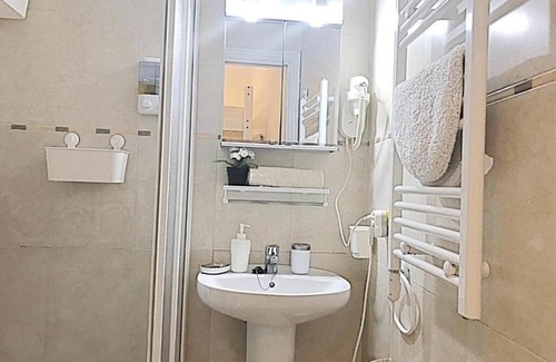 Barrio de La Latina Apartment | Yellow Apartamento Centro la Latina
