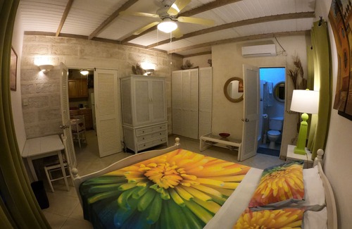 Silver Sands Hotel | Yellow Bird Apartment