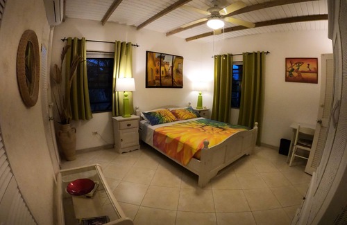 Silver Sands Hotel | Yellow Bird Apartment