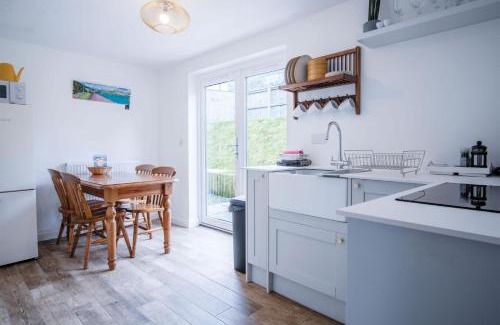 St Brides House | Yellow Cottage - 2 Bedroom Cottage - Dale