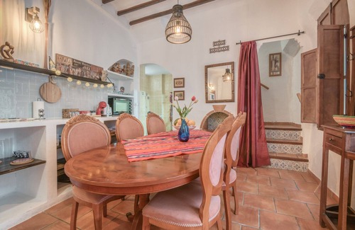 Callosa d' En Sarria House | Yellow House with Wi-Fi and Air Conditioning