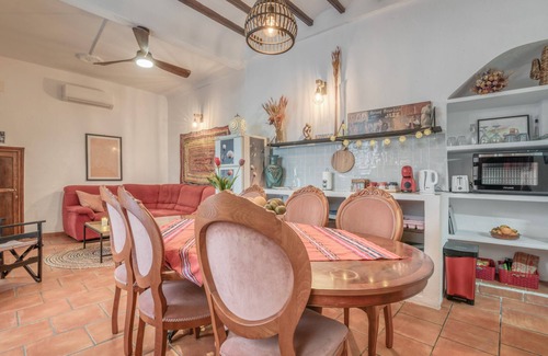 Callosa d' En Sarria House | Yellow House with Wi-Fi and Air Conditioning