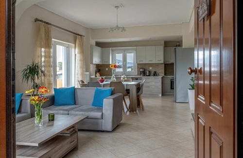 Palaia Fokaia Apartment | Yellow house