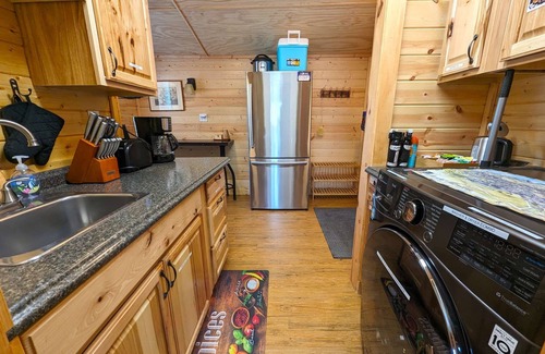 Gardiner Cabin | Yellowstone's Treasure Cabin #4, 2 bedrooms & 2 full bathrooms, few min drive to Yellowstone Park