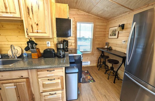 Gardiner Cabin | Yellowstone's Treasure Cabin #4, 2 bedrooms & 2 full bathrooms, few min drive to Yellowstone Park