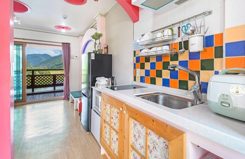 Yeongwol House | Yeongwol Gangeulpumeunsoo Pension