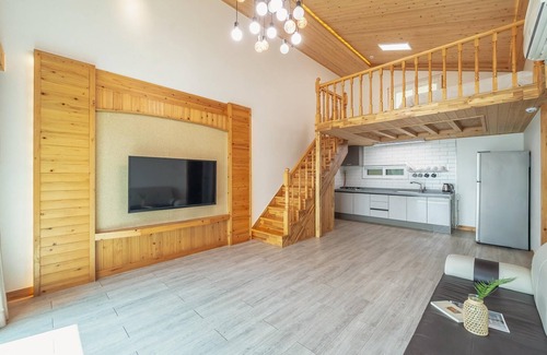 Dolsan-eup House | Yeosu Arum Oceanview Whole House Pension