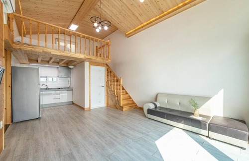 Dolsan-eup House | Yeosu Arum Oceanview Whole House Pension