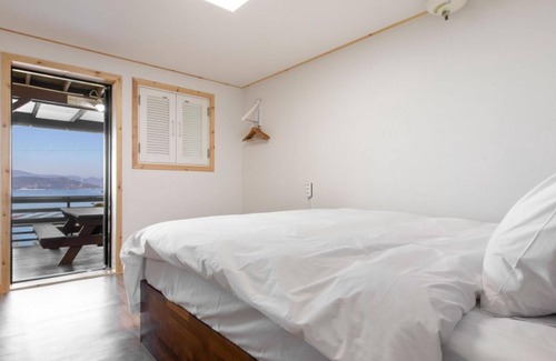 Hamgumi House | Yeosu Geumodo Geumpa Pension
