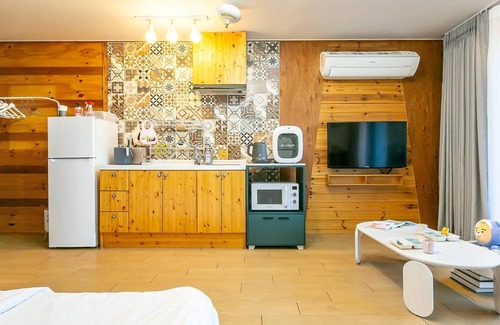 Dolsan-eup House | Yeosu Hi Mom Kids Family Pension Black