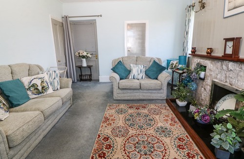 Dolbenmaen Cottage | YMWLCH BACH FARMHOUSE, character holiday cottage in Criccieth