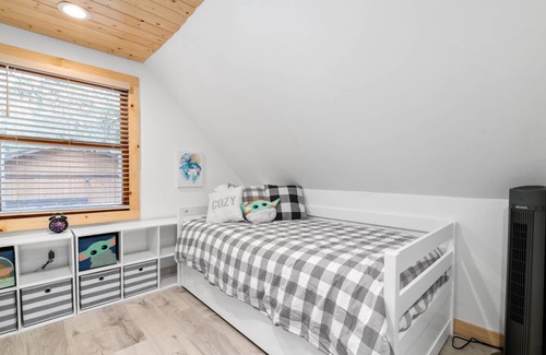 Sugarloaf Cabin | Yoda Maple Cabin- Awesome cabin with great amenities, you can feel the warmth of this charming cabin