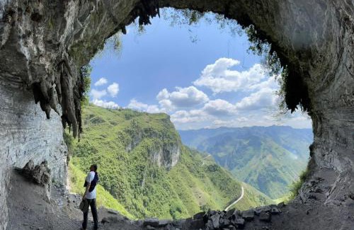 Ha Giang Hotel | Yolo Ha Giang Adventures, Motorbike and Loop Tours