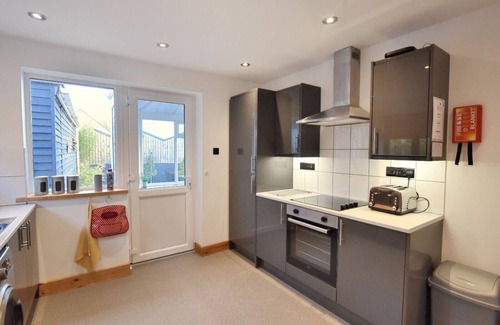 Lyme Regis House | YONDER VIEW, family friendly, country holiday cottage in Lyme Regis
