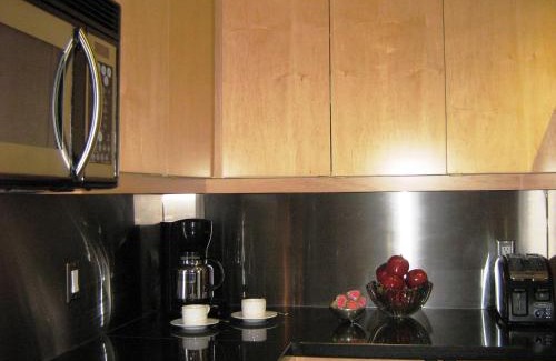 Downtown Toronto Hotel | Yonge Suites Apart Hotel