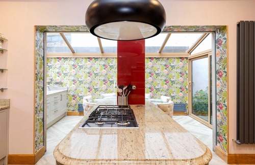 New Town Villa | York Place - Three Bedroom Villa, Sleeps 6