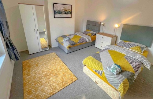 Halifax House | Yorkshire Getaway - Modern Victorian Terrace
