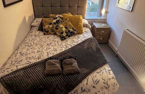 Halifax House | Yorkshire Getaway - Modern Victorian Terrace