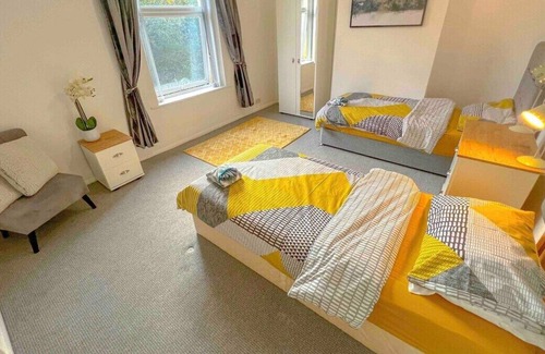 Halifax House | Yorkshire Getaway - Modern Victorian Terrace