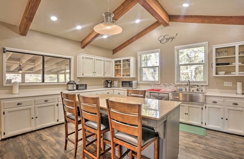 Yosemite Forks House | Yosemite Home w/Deck < 4 Mi to Bass Lake!