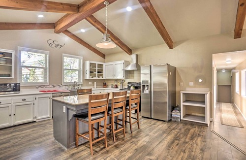 Yosemite Forks House | Yosemite Home w/Deck < 4 Mi to Bass Lake!