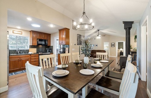 Oakhurst House | Yosemite, Hot Tub, Pets - Memories! The Daly Pad is the perfect stay for you!