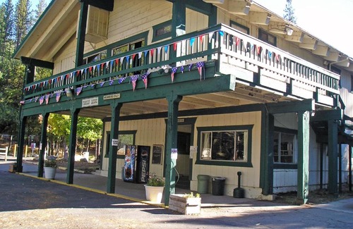 Harden Flat Resort | Yosemite Lakes Wheelchair Accessible Cottage 53